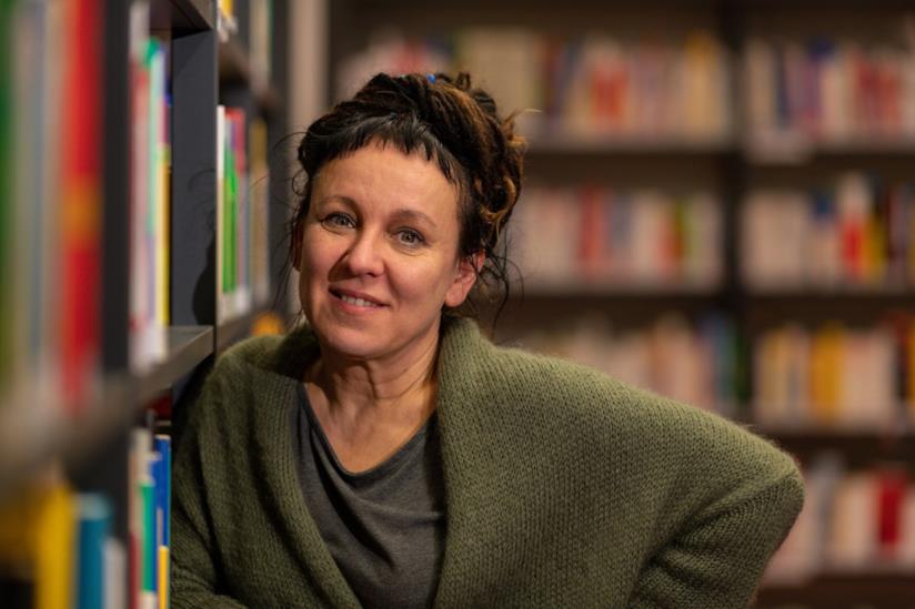 Olga Tokarczuk e Peter Handke: le vite e i libri dei neo Nobel alla letteratura Olga Tokarczuk