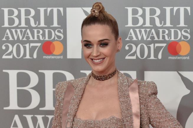 Katy Perry sorprende tutti ai Brit Awards 2017 Primo piano di Katy Perry ai Brit Awards 2017