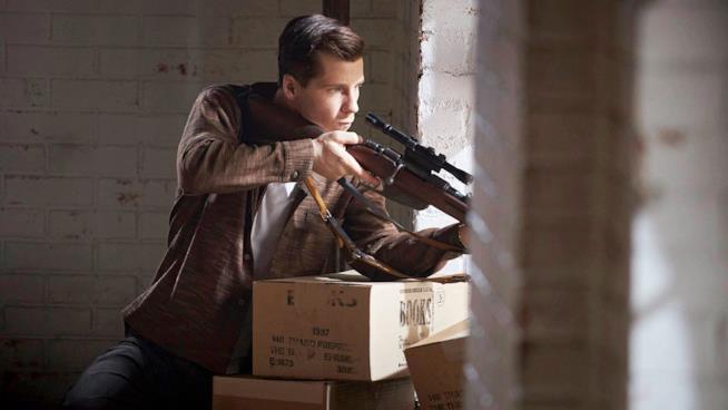 Il cecchino Lee HArvey Oswald è pronto a sparare Lee Harvey Oswald è pronto a sparare