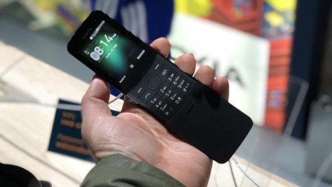 Il Nokia 8110 usato da Neo in Matrix torna sul mercato La versione di colore nero del nuovo Nokia 8110