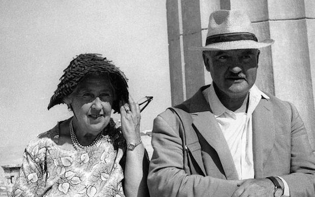La scrittrice con l'archeologo Max Mallowan in uno scatto privato della coppia Uno scatto privato della scrittrice con Max Mallowan, un archeologo