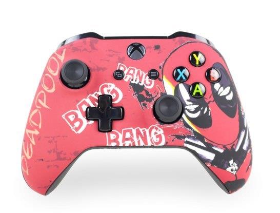 Deadpool protagonista nei nuovi controller personalizzati Un controller Xbox One a tema Deadpool