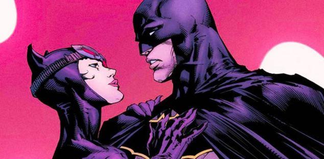 Catwoman e Batman si scambiano sguardi languidi Catwoman e Batman in un momento concitato
