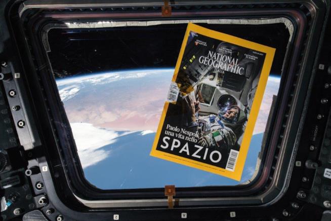 La rivista National Geographic nello spazio La copertina di National Geographic conquista lo spazio