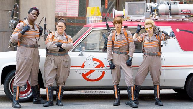Le nuove Ghostbusters protagoniste di una scena del reboot di Paul Feig Le Ghostbusters Melissa McCarthy, Kristen Wiig, Kate McKinnon e Leslie Jones.