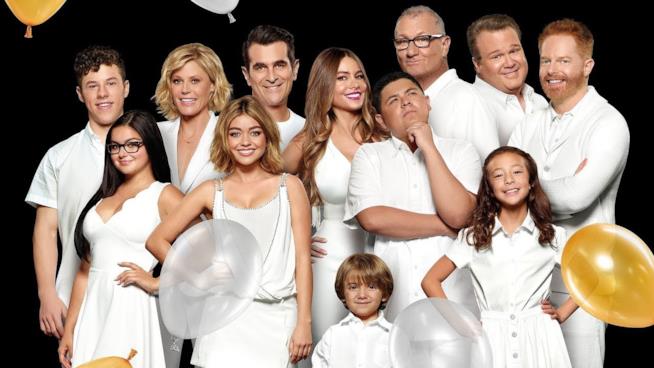 Modern Family: una tragica morte colpisce i personaggi Modern Family: un'immagine promozionale del cast