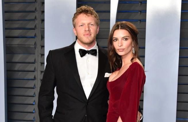 Emily Ratajkowski e Sebastian Bear-McClard non pagano l'affitto grazie a una legge Emily Ratajkowski e Sebastian Bear-McClard in un collage