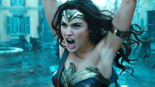 Wonder Woman mostra tutta la sua forza nel film di Patty Jenkins Wonder Woman sembra non preso di buon grado la sconfitta patita al botteghino