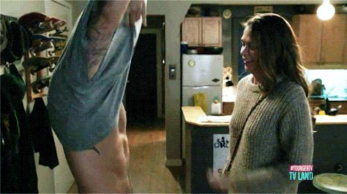 Liza e Josh di Younger Liza e Josh in una scena di Younger