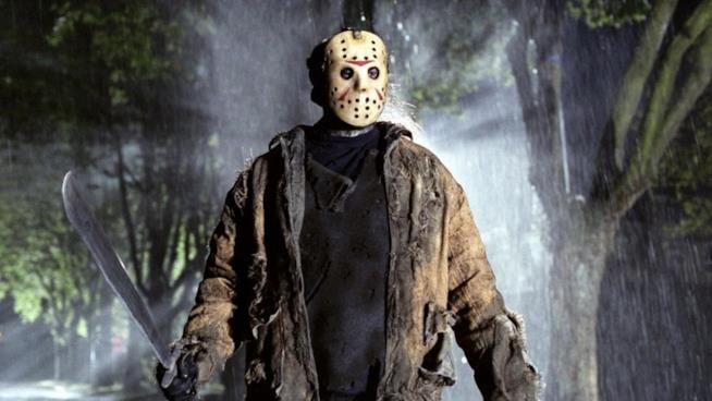La vita di Jason Voorhees, l'assassino immortale di Crystal Lake Jason Voorhees armato del suo terribile machete