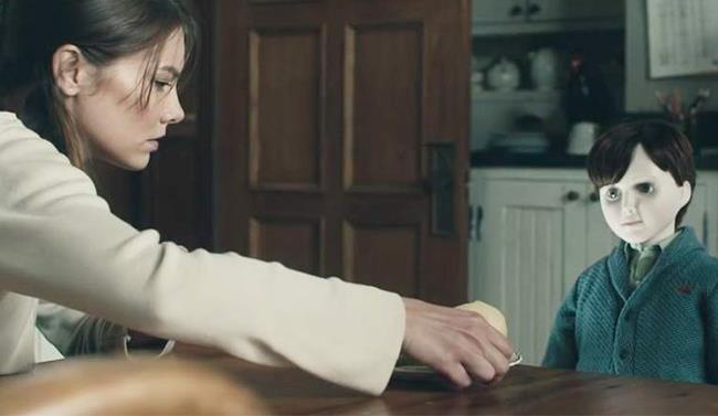 Lauren Cohan nello spaventoso horror The Boy Lauren Cohan in The Boy con il bambolotto