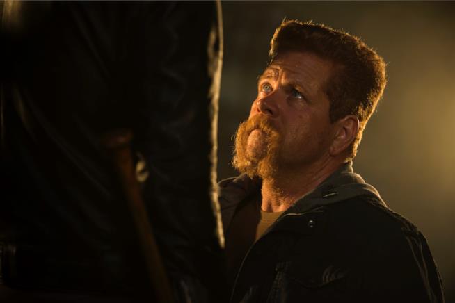 Le brutali uccisioni del season premiere di TWD 7 ora sono sotto indagine Un attimo prima che Negan colpisse violentemente Abraham