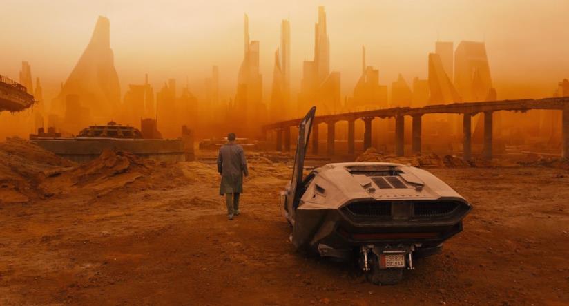 Blade Runner 2049, il sequel del cult sci-fi di Ridley Scott Ryan Gosling in una scena di Blade Runner 2049