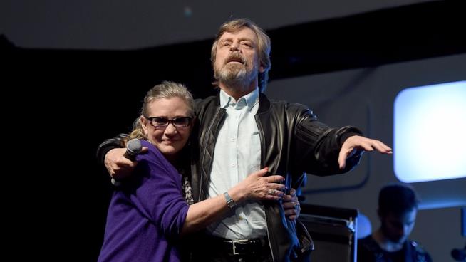 Star Wars: Mark Hamill e l'esilarante storia di quando pomiciò con Carrie Fisher Mark Hamill insieme a Carrie Fisher