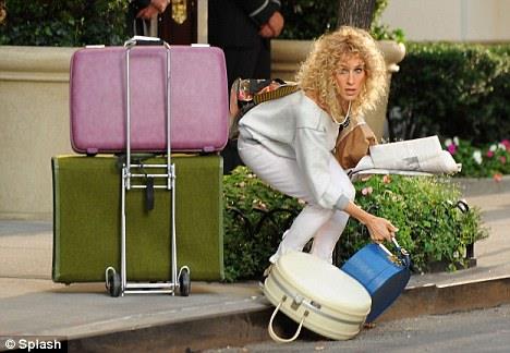 Carrie Bradshaw e le valigie Carrie in Sex and the city con le valigie