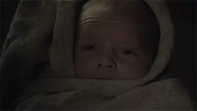 Jon Snow è figlio di un Targaryen GIF della scena della nascita di Jon Snow