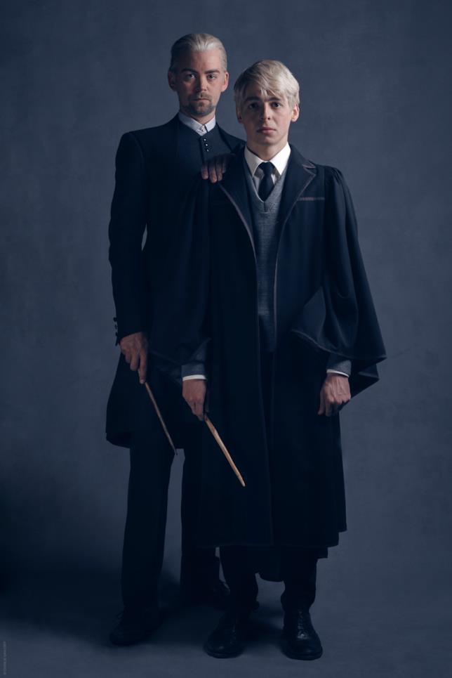 Draco e Scorpius Malfoy in Harry Potter and the Cursed Child Alex Price e Anthony Boyle in Harry Potter and the Cursed Child