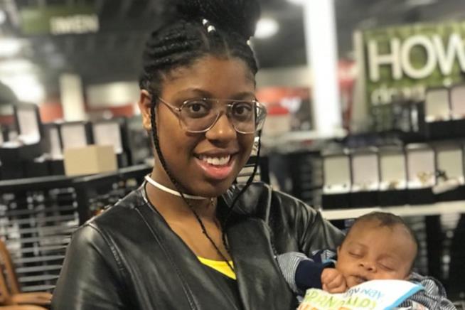 Una giovane donna partorisce da sola in una stanza d'albergo grazie a YouTube Tia Freeman, la protagonista del parto "fai da te"