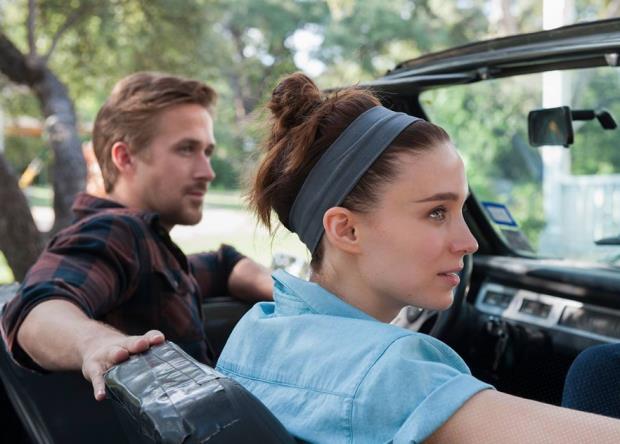 Ryan Gosling e Rooney Mara in Song to Song Song to Song: Ryan Gosling e Rooney Mara in macchina