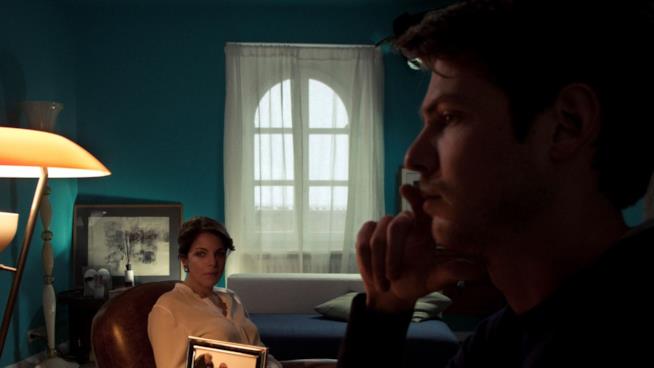 Il Traduttore: il film Profilo dell'attore Kamil Kula e Claudia Gerini durante una scena del film il Traduttore