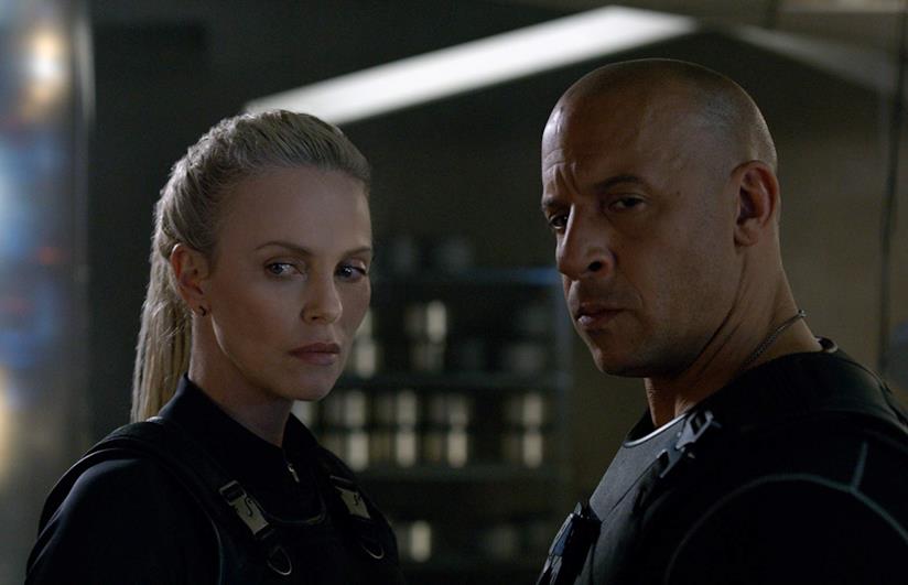 Fast & Furious 9, tornano Helen Mirren e Charlize Theron nel cast Una foto di Charlize Theron e Vin Diesel nel film Fast & Furious 8