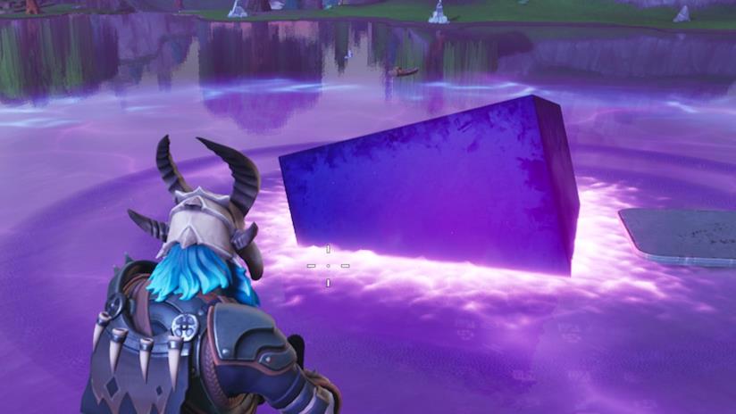 Fortnite, il cubo viola Kevin è affondato in un lago Il cubo viola di Fortnite mentre affonda nel lago