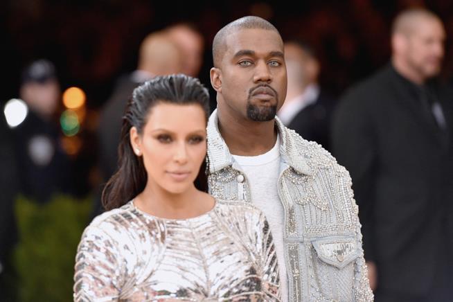 Alcune star e il marito Kanye West commentano la rapina ai danni di Kim Kardashian Primo piano di Kim Kardashian e Kanye West