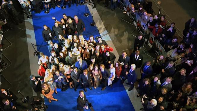 Ben Stiller e il selfie da record mondiale alla prima di Zoolander 2 Il selfie da Guinness dei Primati