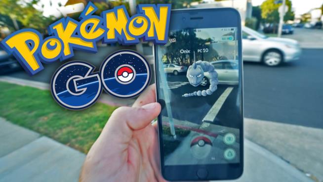 Pokémon GO, il governo cinese vieta l'uscita dell'app di Nintendo Il mastodontico Onix in un'immagine promozionale di Pokémon GO