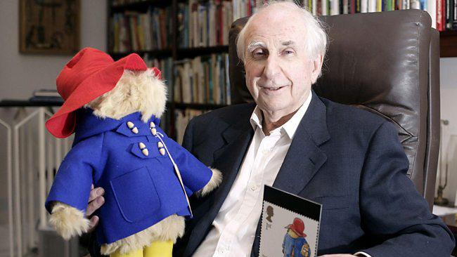Paddington, l'ultimo libro postumo in libreria nel 2018 Michael Bond e l'orsetto Paddington in versione pupazzo