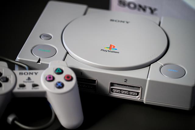 PlayStation Mini in arrivo in futuro? Sony si chiude in un no comment L'originale PlayStation del 1994