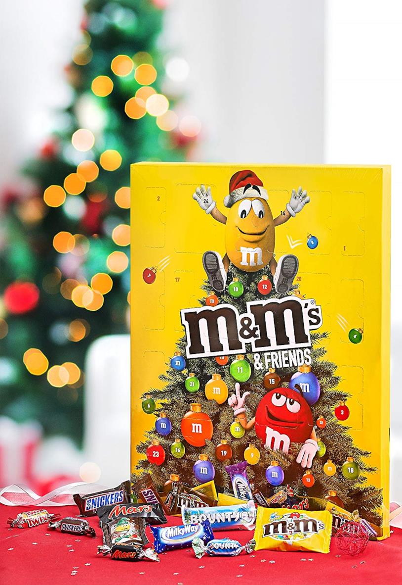 Un sacco di snack nel calendario dell'avvento di M&M's Il calendario dell'avvento di M&M's