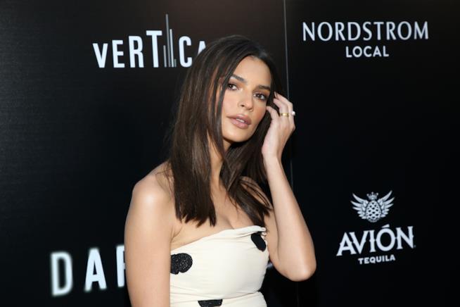 Emily Ratajkowski su Instagram: un modello di business dietro gli scatti hot Emily Ratajkowski
