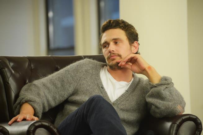 James Franco risponde alle accuse di molestie James Franco sulla poltrona