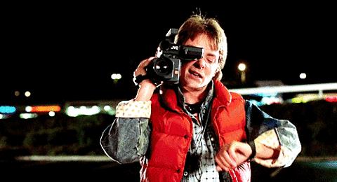 Michael J. Fox in una scena di Ritorno al Futuro Micheal J. Fox nel cult Ritorno al Futuro