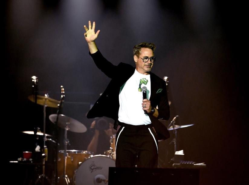 Robert Downey Jr. portavoce NASA a un concerto dei Rolling Stones Robert Downey Jr. sul palco del concerto dei Rolling Stones