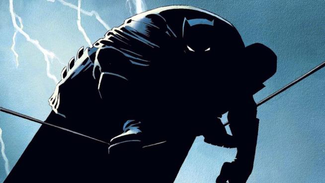 Il Cavaliere Oscuro più cupo che mai Batman appollaiato in equilibrio su una fune, con fulmini sullo sfondo