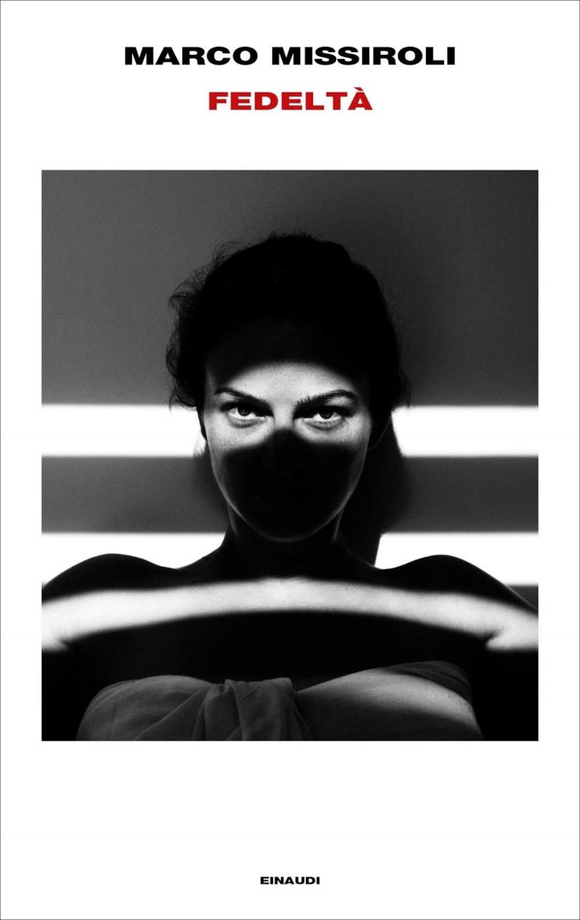 Fedeltà Una donna in bianco e nero