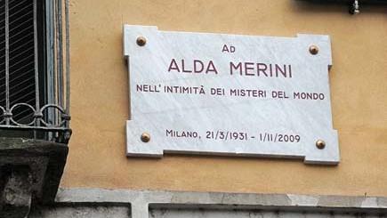Alda Merini targa La targa commemorativa per Alda Merini