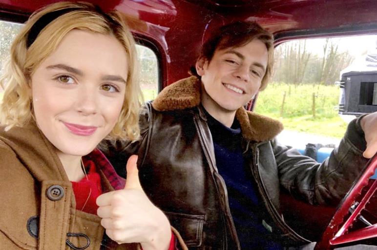 Le Terrificanti Avventure di Sabrina: scopriamo i nuovi Harvey e Sabrina Sabrina e Harvey in un'immagine da Le Terrificanti Avventure di Sabrina