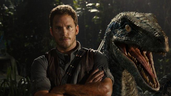 Jurassic World 2, Fallen Kingdom è la nuova avventura preistorica Chris Pratt di fianco ad un Raptor in uno scatto dal set