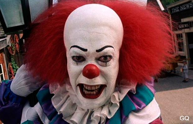 Tim Curry nel ruolo di Pennywise Tim Curry e l'oscura risata di Pennywise in IT
