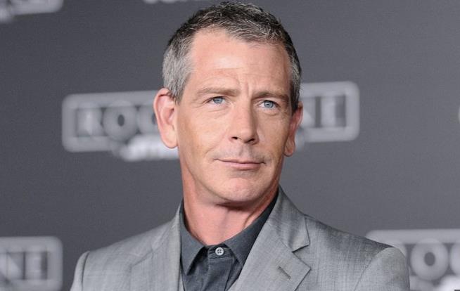 Ben Mendelsohn sarà lo Sceriffo di Nottingham in Robin Hood: Origins Un primo piano di Ben Mendelsohn