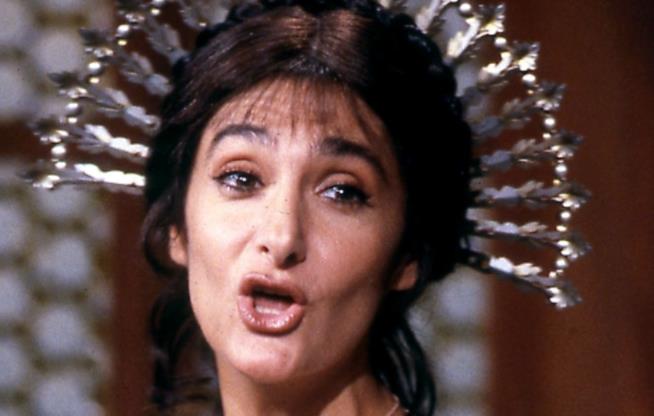 Anna Marchesini nel ruolo di Lucia nella parodia dei Promessi Sposi Anna Marchesini, comica, attrice, scrittrice italiana