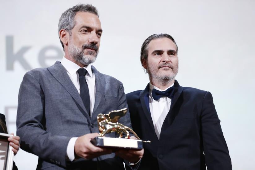 Todd Phillips ha scherzato con Joaquin Phoenix su un possibile sequel di Joker Todd Phillips e Joaquin Phoenix con il Leone d'oro di Venezia 76