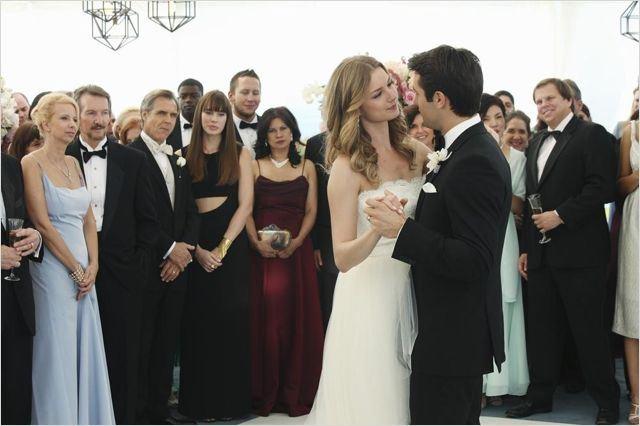 Emily Van Camp e Joshua Bowman fidanzati ufficialmente Fidanzamento ufficiale tra gli ex attori di Revenge