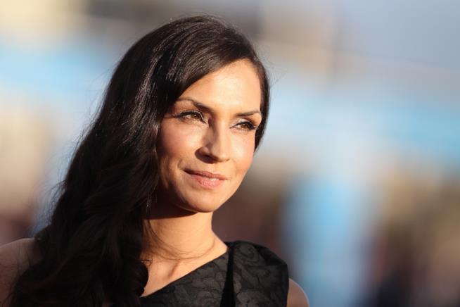 Famke Janssen è stata ingaggiata dalla NBC per lo spinoff di The Blacklist Una sorridente Famke Janssen