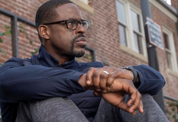 Cosa sta succedendo a Randall? Sterling K. Brown in una scena di This Is Us 4