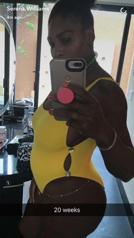 Serena Williams ha scritto una dedica per il suo bambino Serena Williams incinta del suo primo figlio su Snapchat