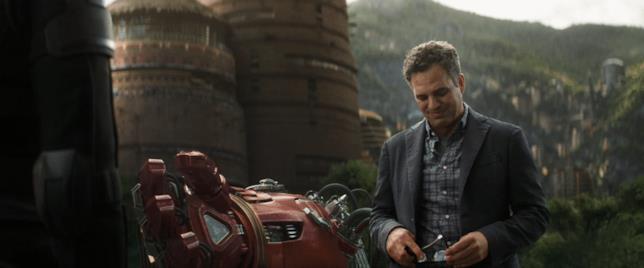 Bruce Banner e Vedova Nera in Avengers: Infinity War La Vedova Nera e Bruce Banner in Wakanda